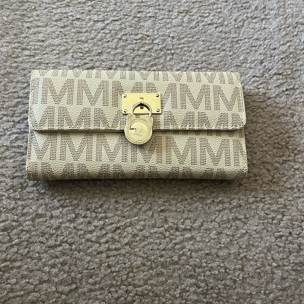 Beige Fashion Monogram Wallet with Gold Lock